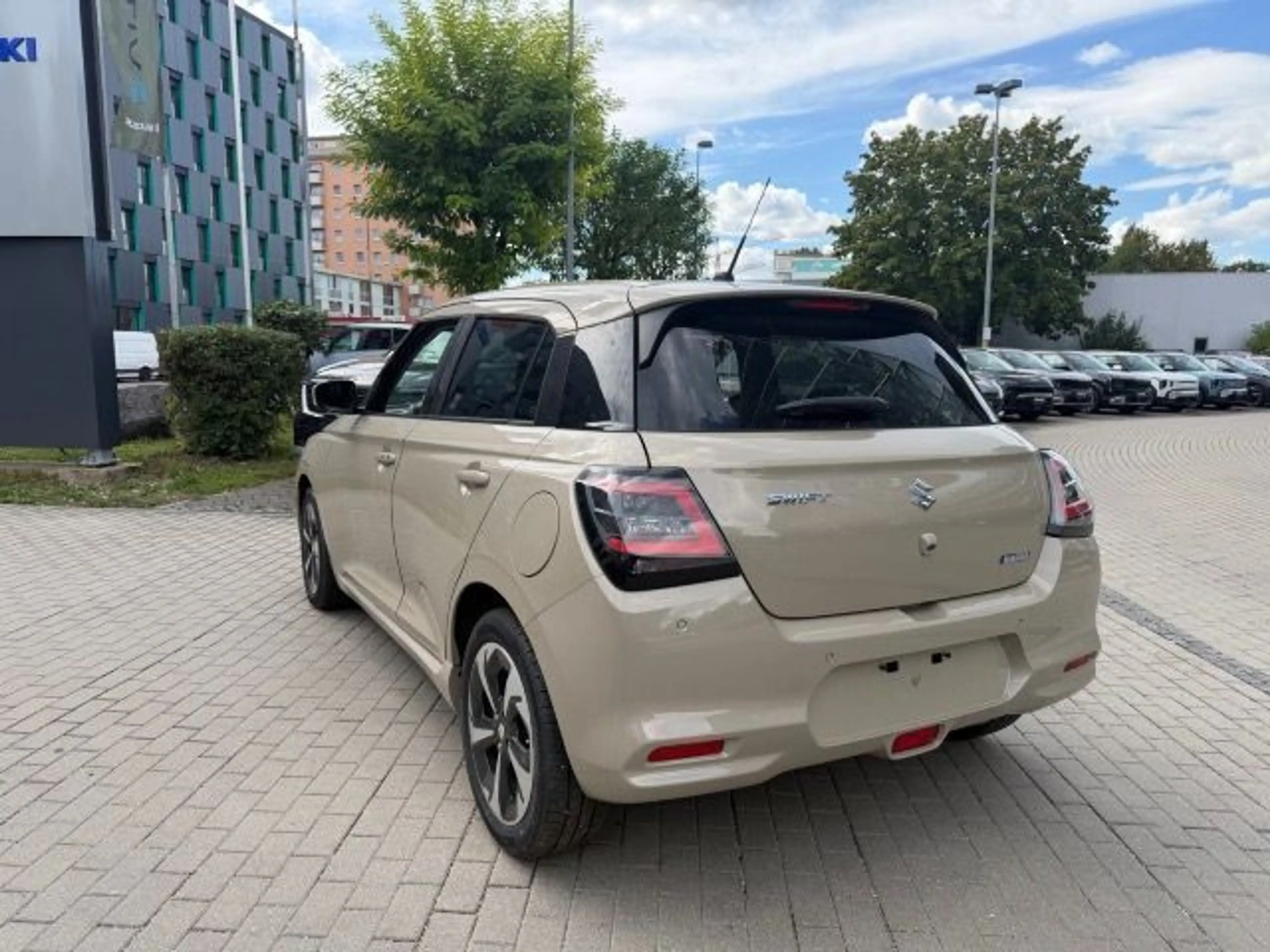 Suzuki Swift Comfort+ Allgrip Hybrid — photo 9