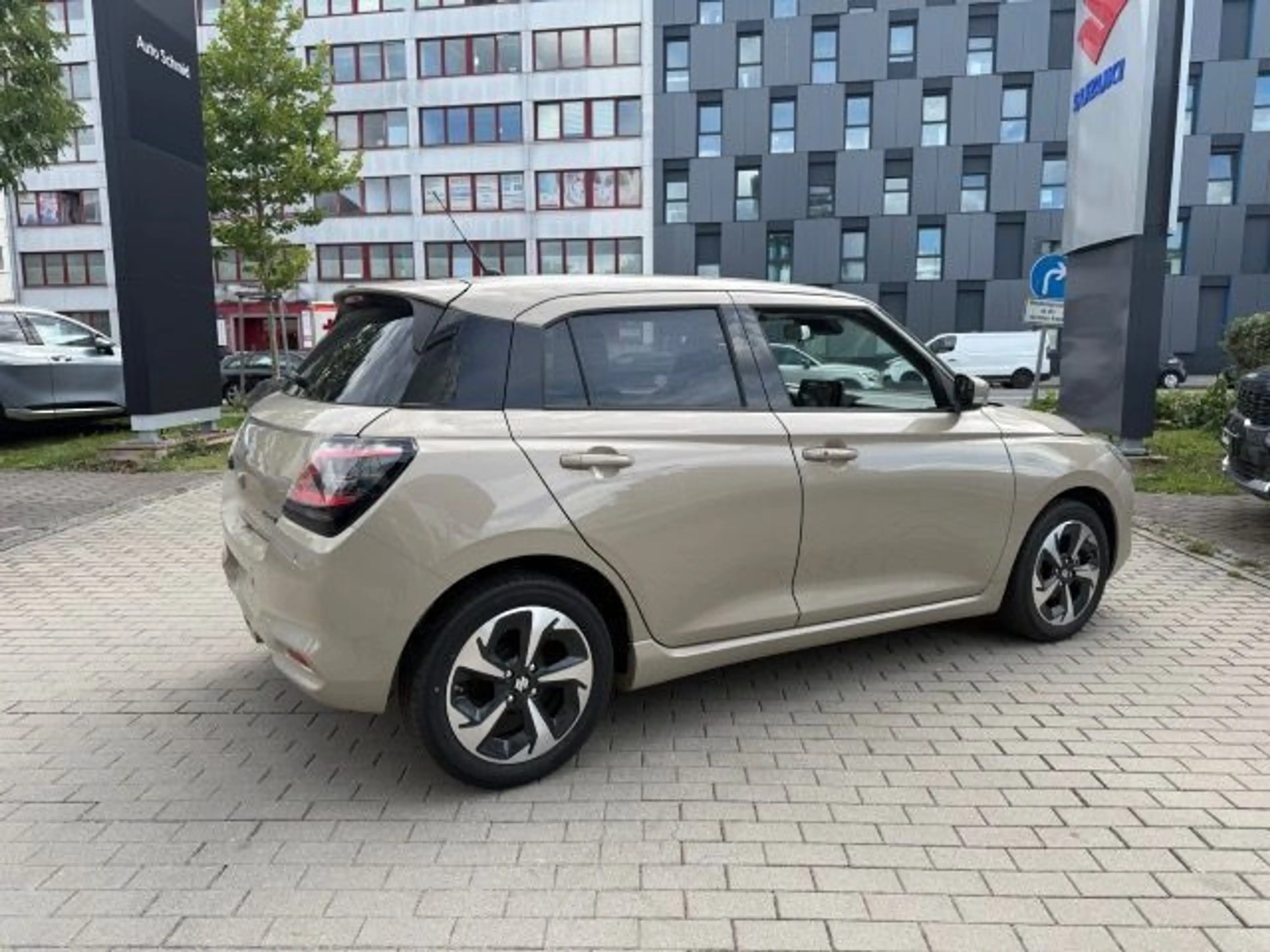 Suzuki Swift Comfort+ Allgrip Hybrid — photo 6