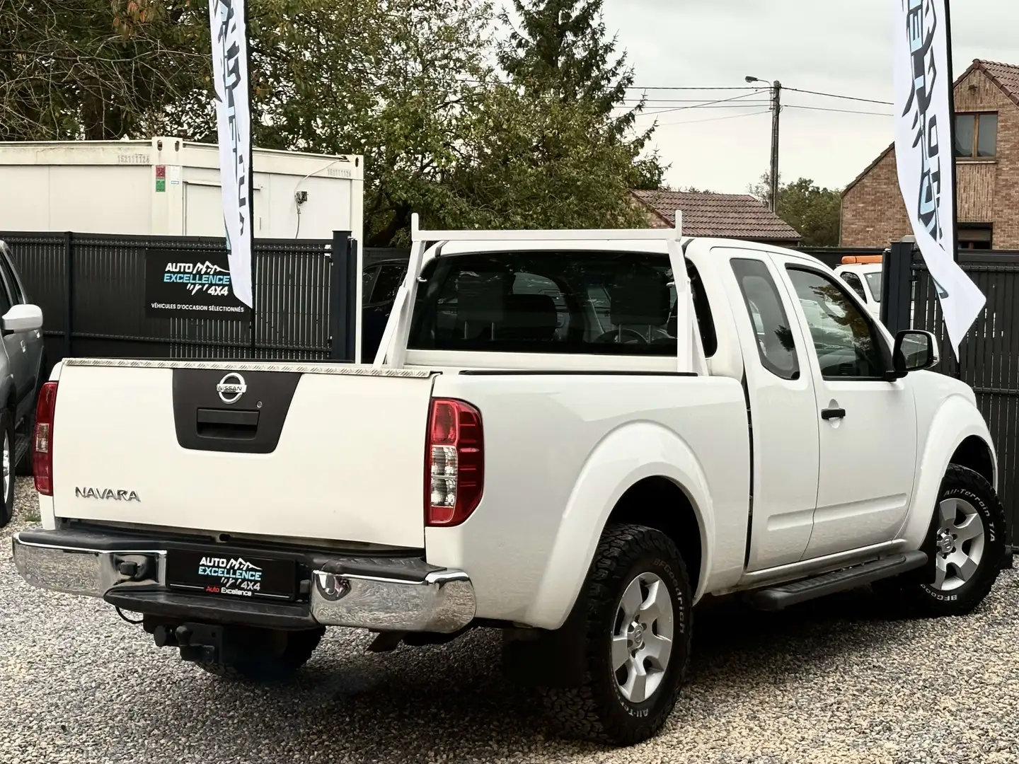Nissan Navara 2.5 dCi 4x4/ King Cab/ Garantie Blanc - 2