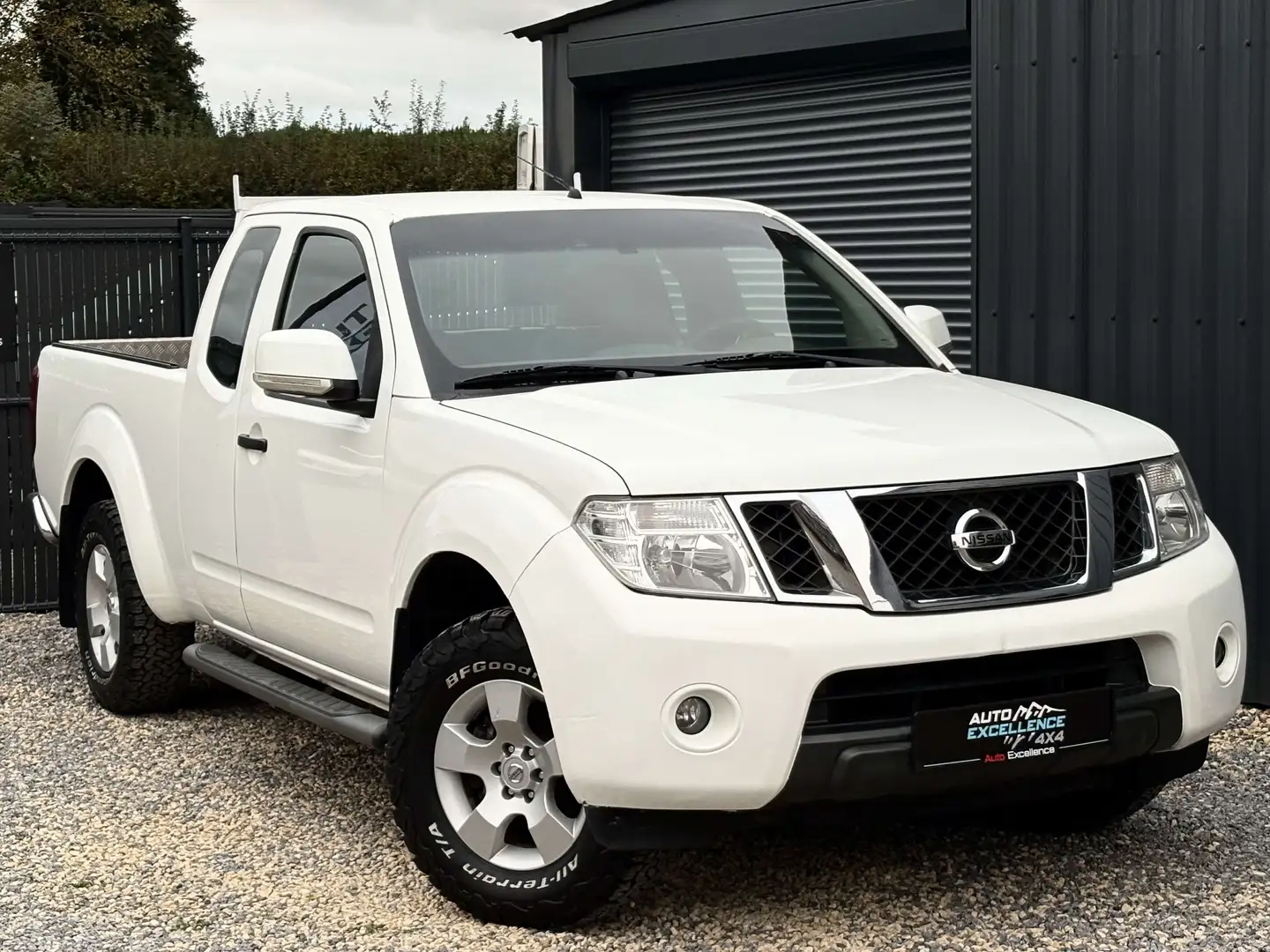 Nissan Navara 2.5 dCi 4x4/ King Cab/ Garantie Blanc - 1