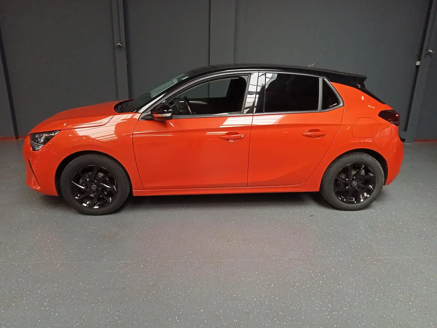 Opel Corsa 1.2 Edition 1e Eigenaar! Oranje - 2