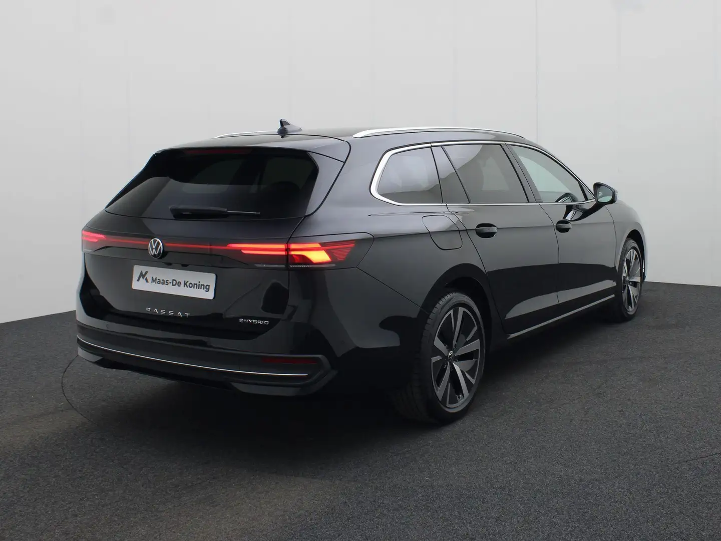 Volkswagen Passat Variant 1.5eHybrid 150kW/204PK Business DSG · Navigatie · Nero - 2