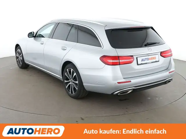 Mercedes-Benz E-Class view 4