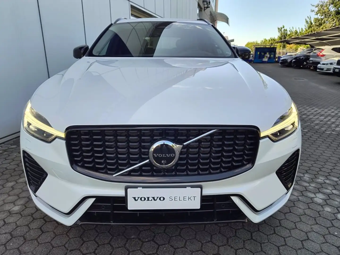 Volvo XC60 2.0 b4 Plus Dark auto Wit - 2