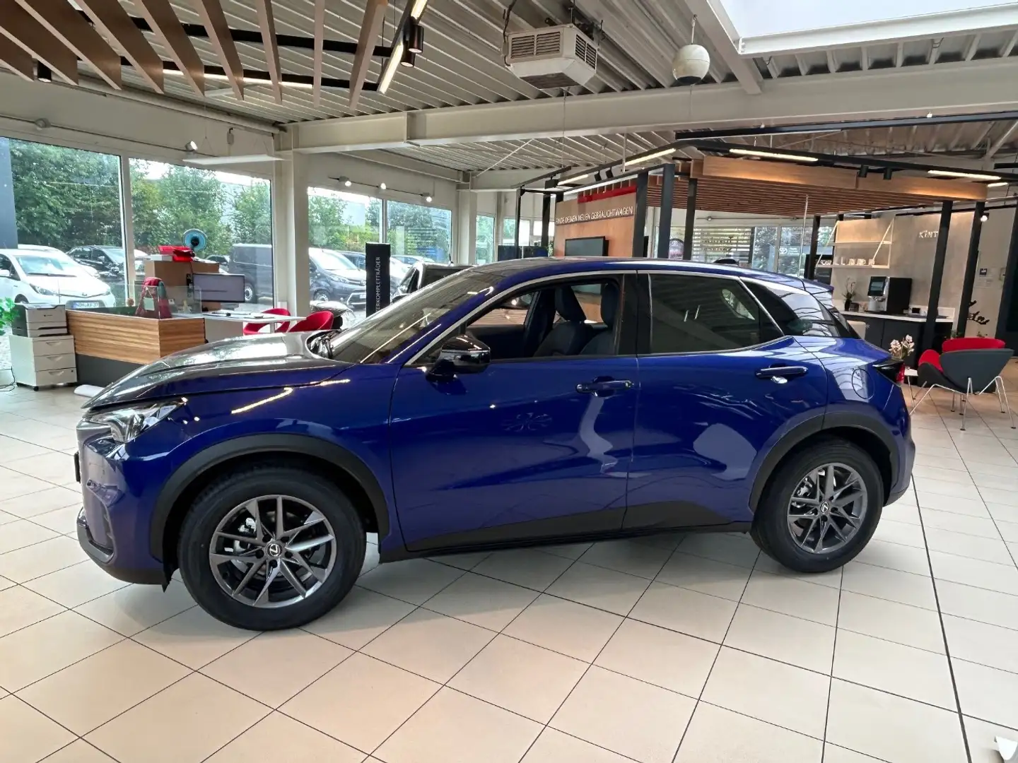 Lexus LBX 1.5 Hybrid Komfort Paket Blauw - 2