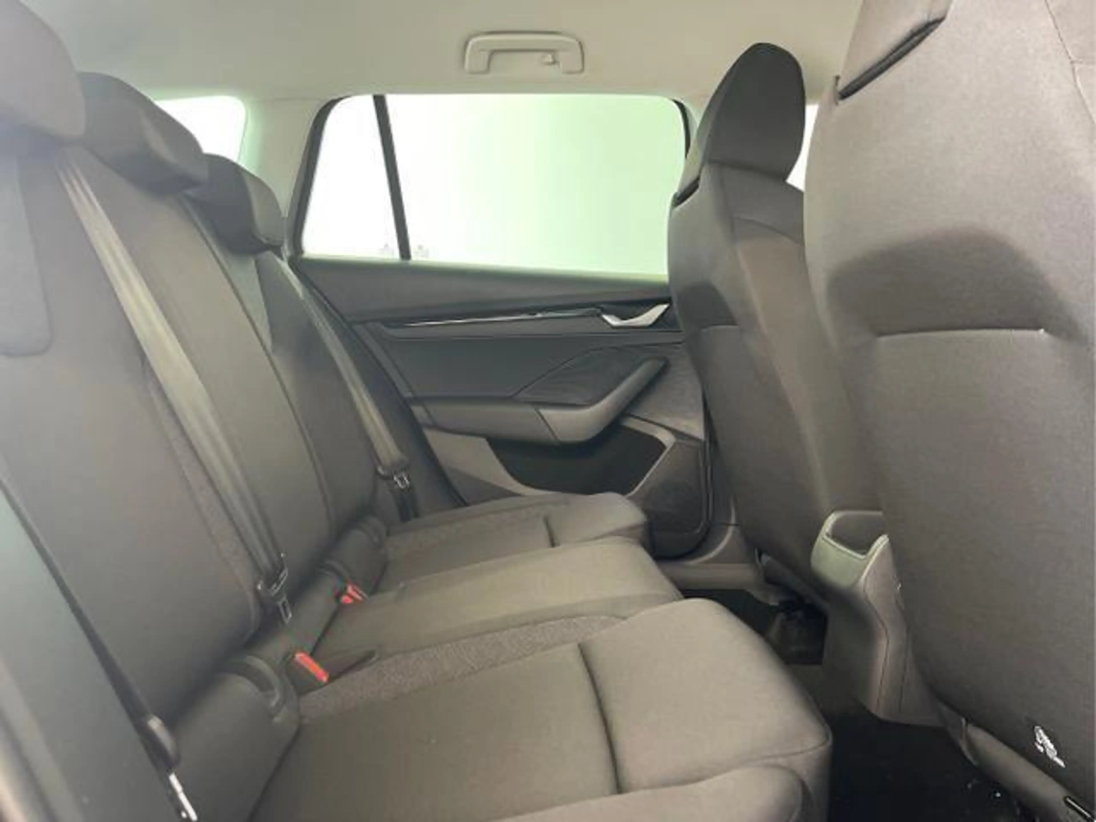 Skoda Octavia Combi Essence 150 PS DSG AHK+Sitzheizung 1.5 TSI m — photo 15