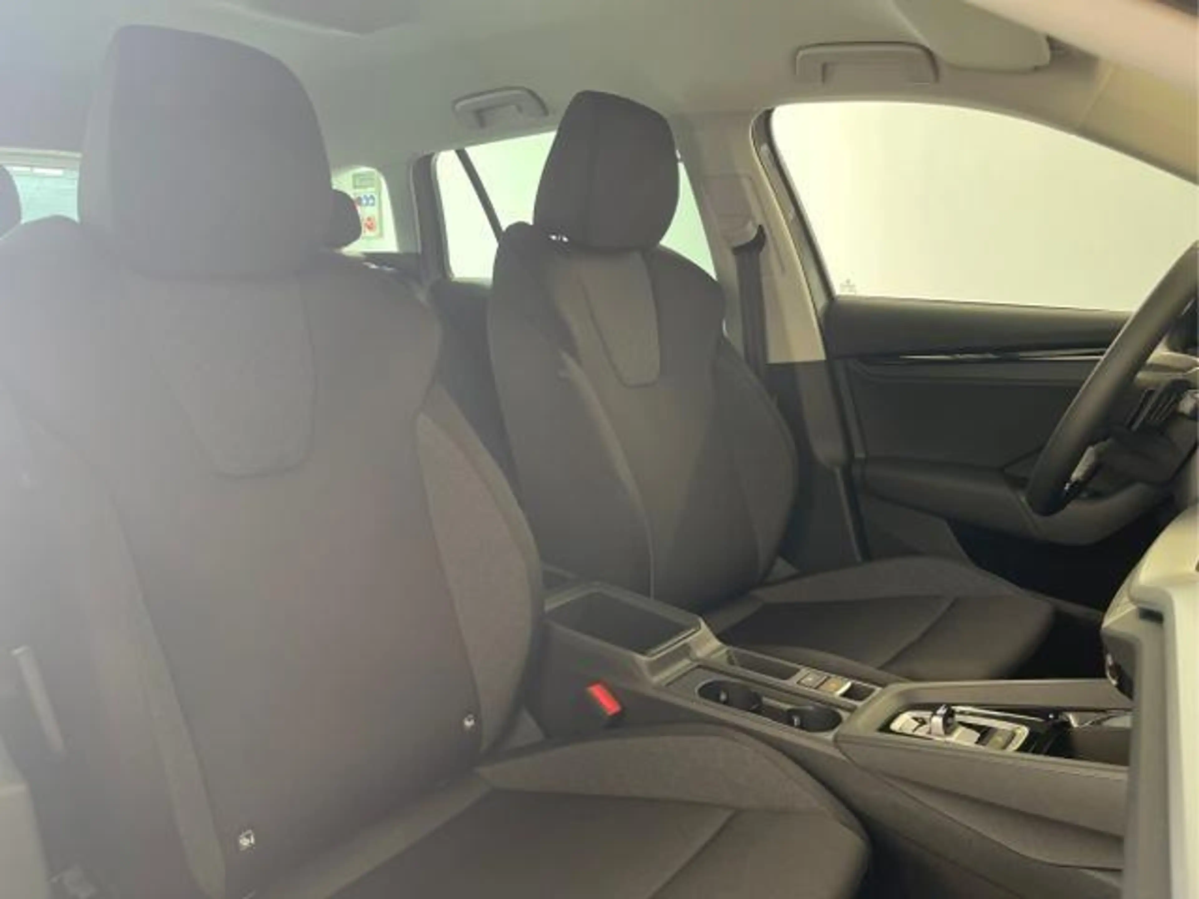 Skoda Octavia Combi Essence 150 PS DSG AHK+Sitzheizung 1.5 TSI m — photo 13