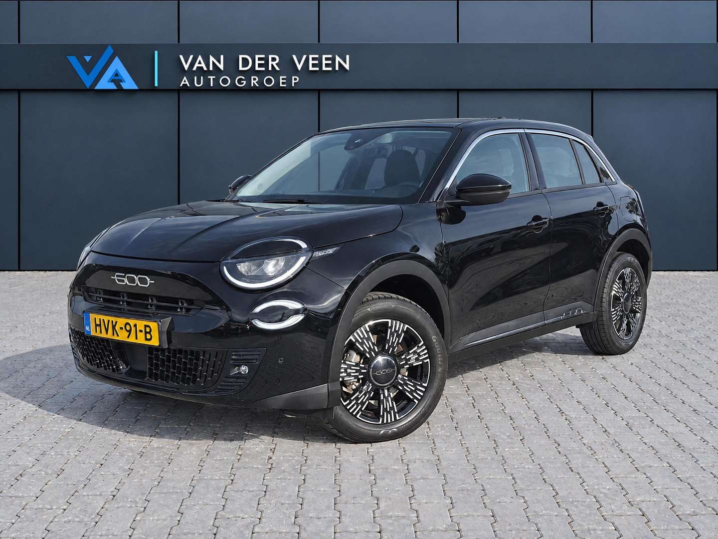Fiat 600 nuo 382 €/ mėn Benzinas/Elektra 2025m. Kita Automatinė