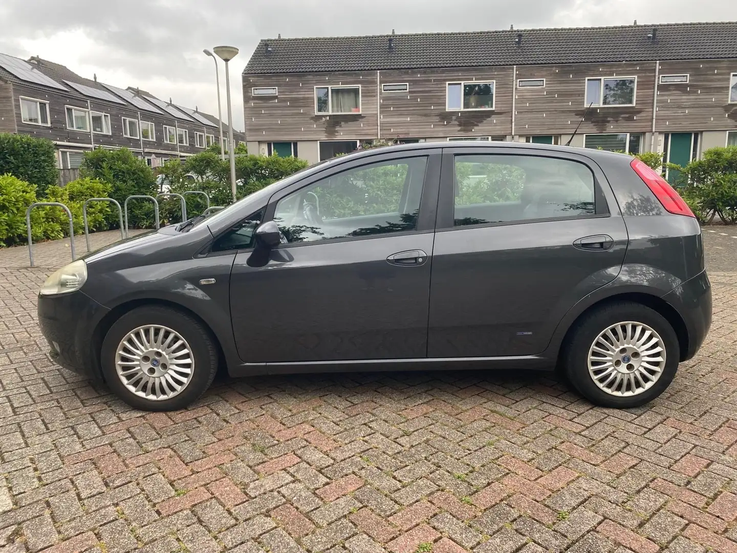 Fiat Punto 1.4-16V Starjet 2008 5D Gris - 2
