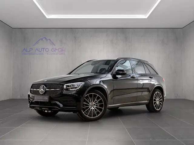 Mercedes-Benz GLC 300 AMG LINE/4M/LED/VC/AHK/PANO/M BUX/NIGHT