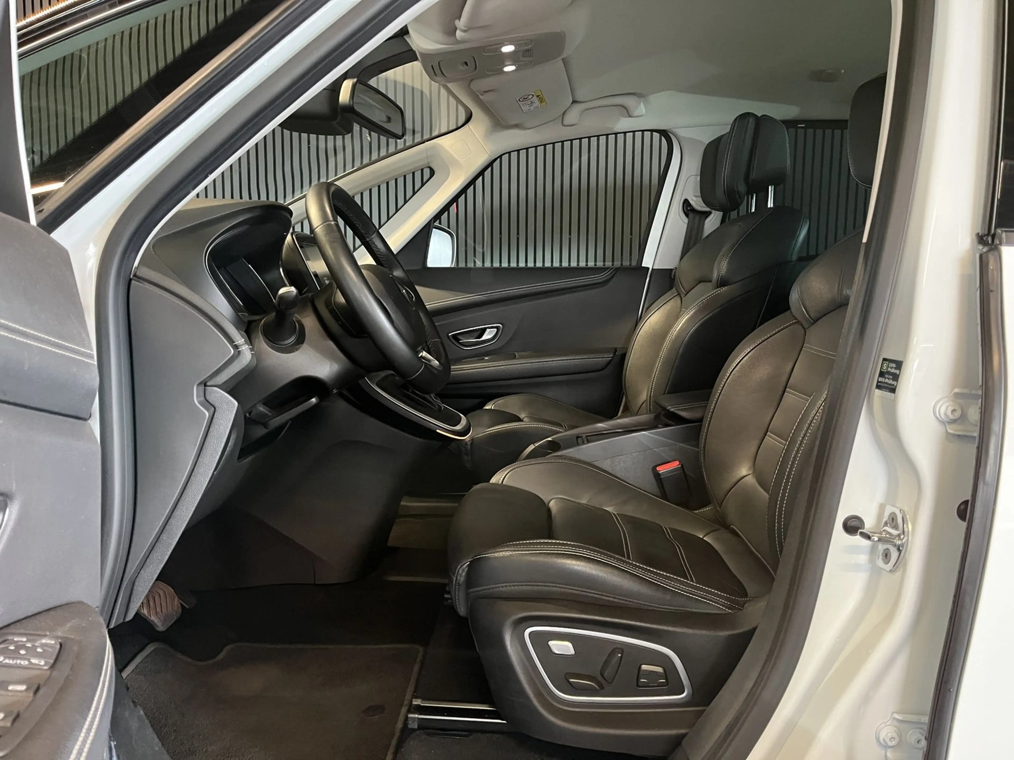 Renault Grand Scenic 1.3 TCE Techno/360°/KEYLESS/LED — photo 8