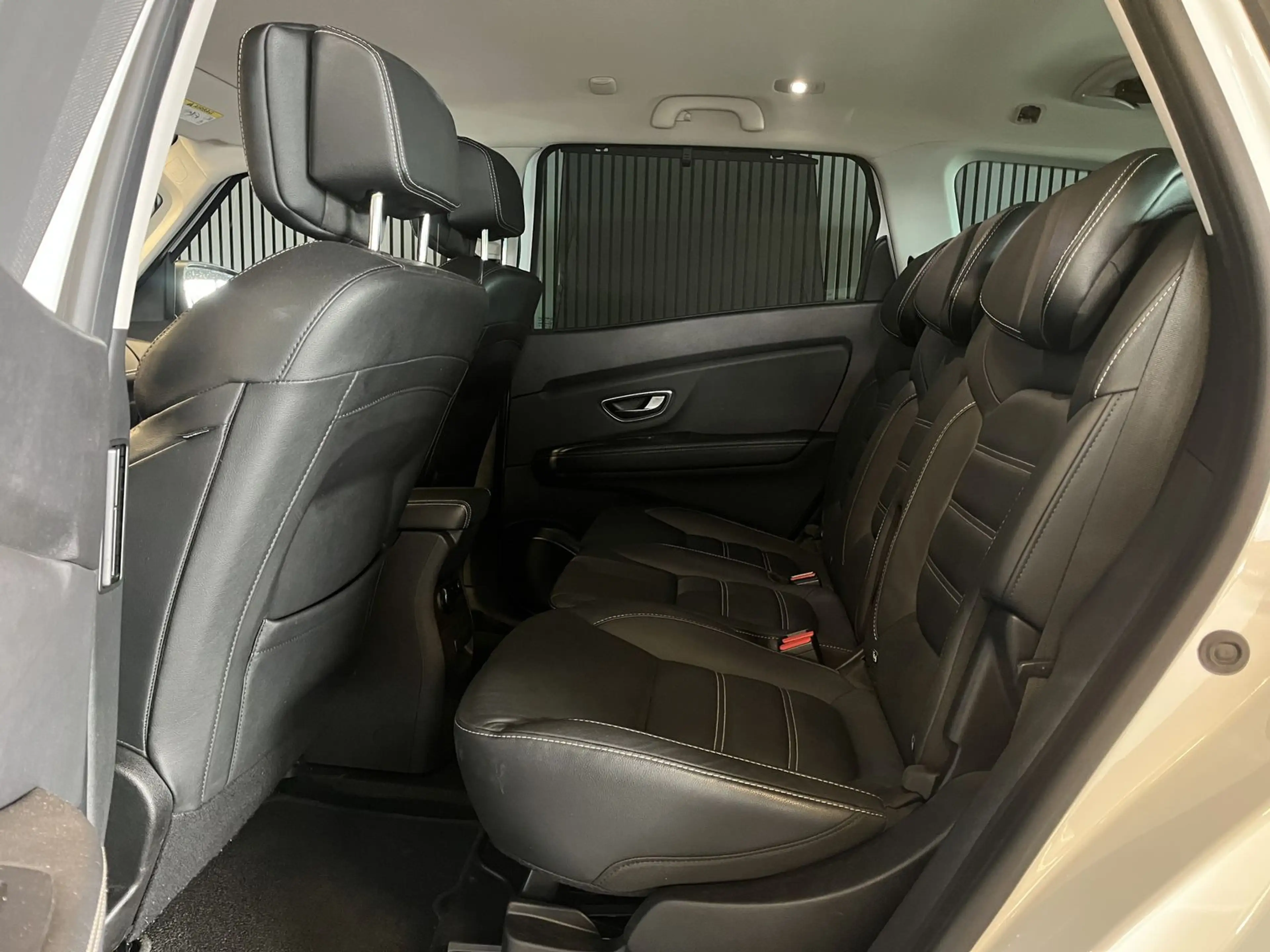 Renault Grand Scenic 1.3 TCE Techno/360°/KEYLESS/LED — photo 10