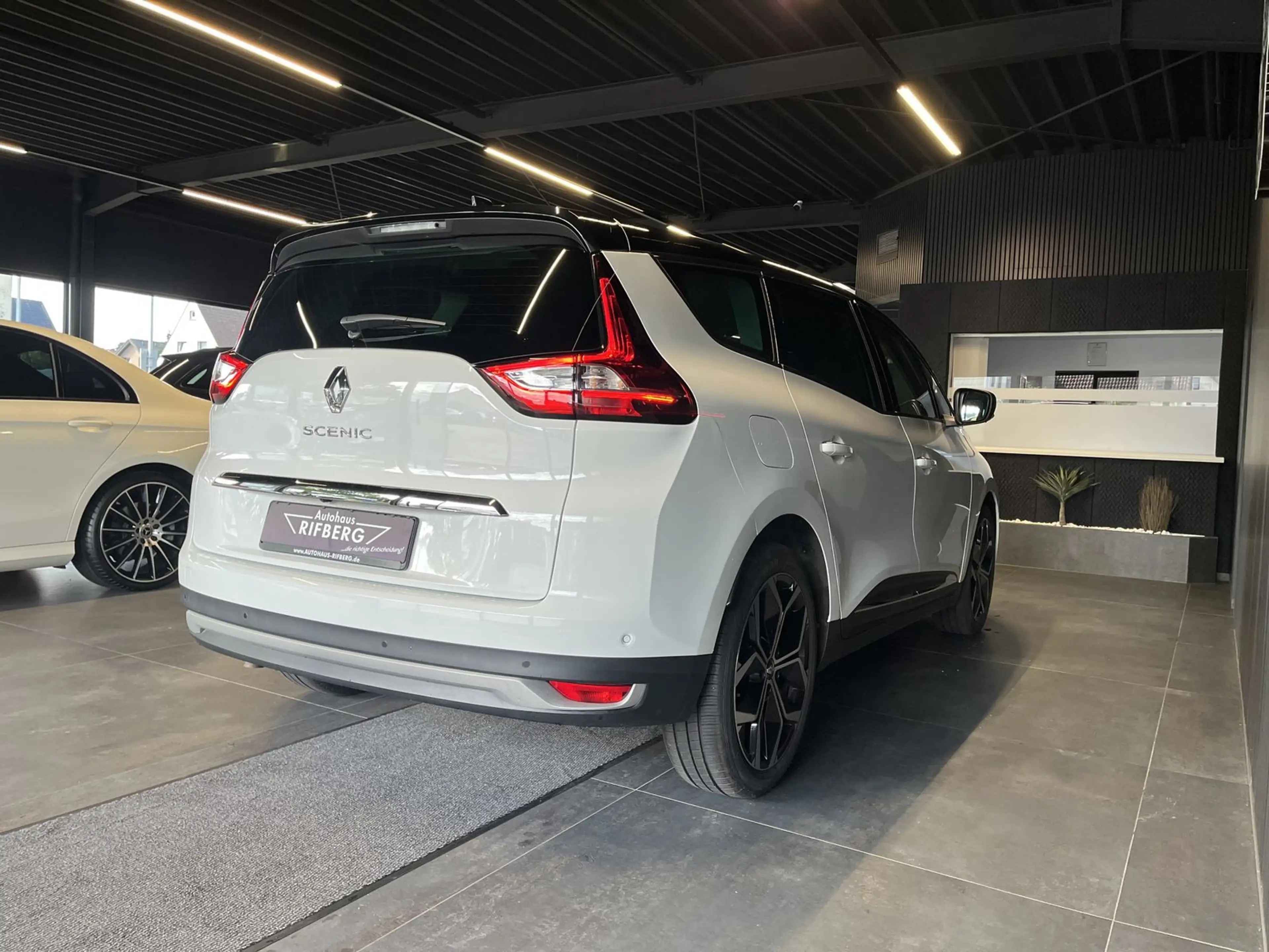 Renault Grand Scenic 1.3 TCE Techno/360°/KEYLESS/LED — photo 6