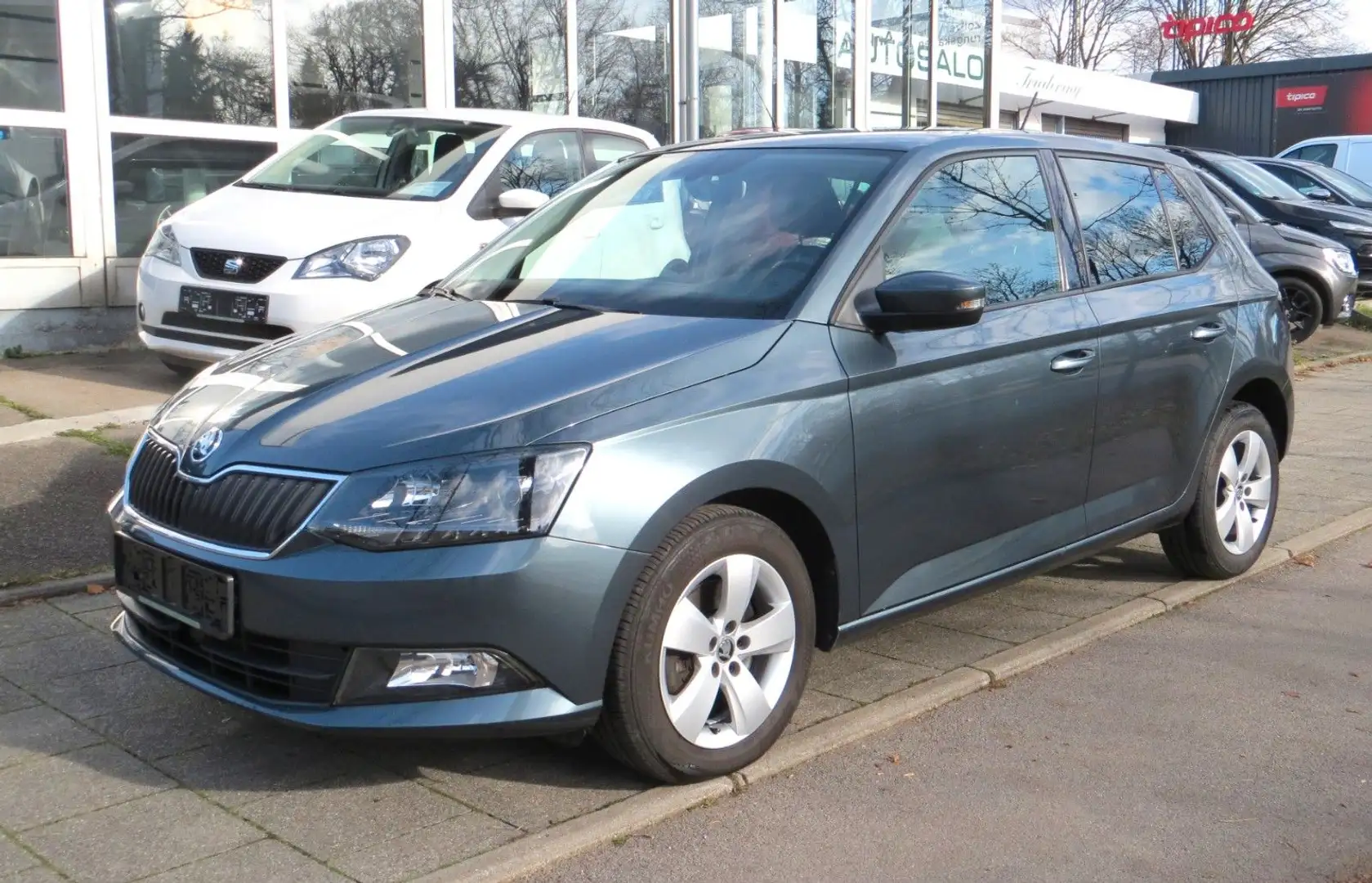 Skoda Fabia Style*SHZ*TMP*PDC*Front Assist* Grau - 1
