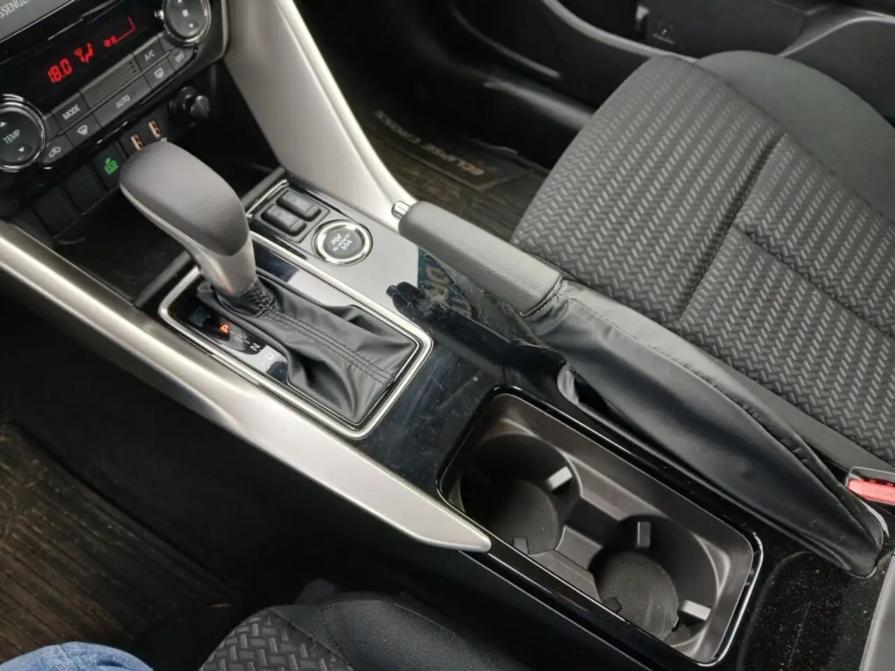 Mitsubishi Eclipse Cross снимка Mitsubishi Eclipse Cross