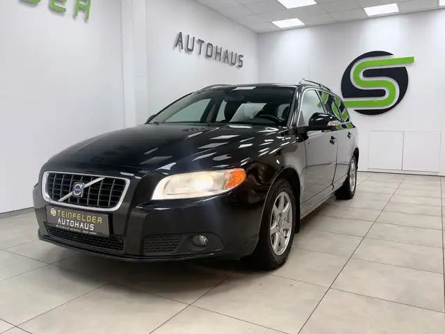 Volvo V70 view 3