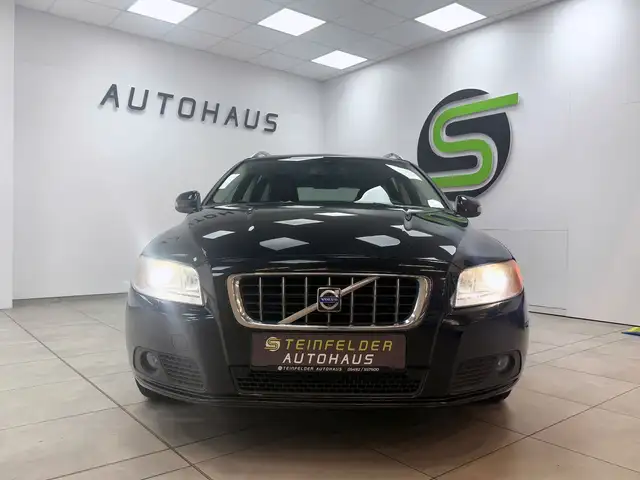 Volvo V70 view 2