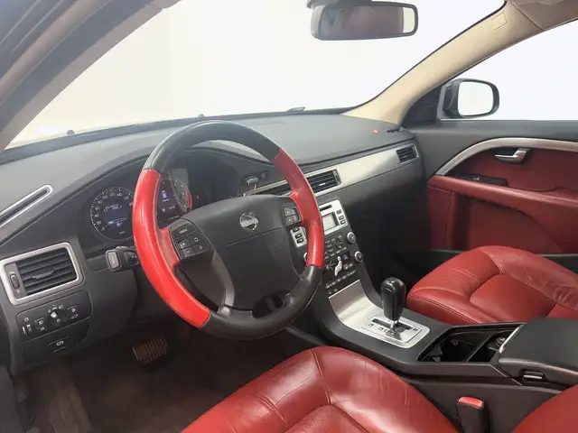 Volvo V70 view 9