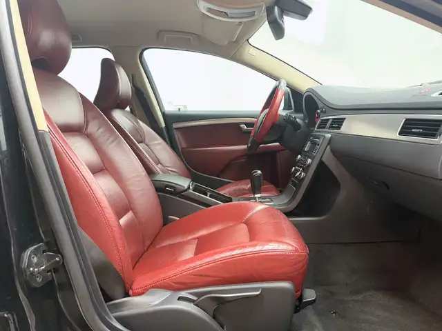 Volvo V70 view 12