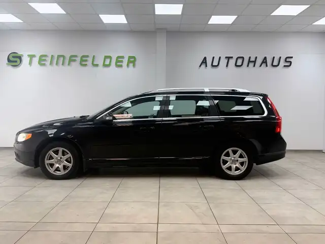 Volvo V70 view 4