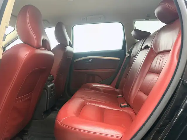 Volvo V70 view 13