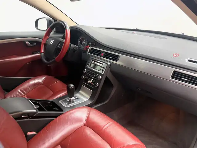 Volvo V70 view 10