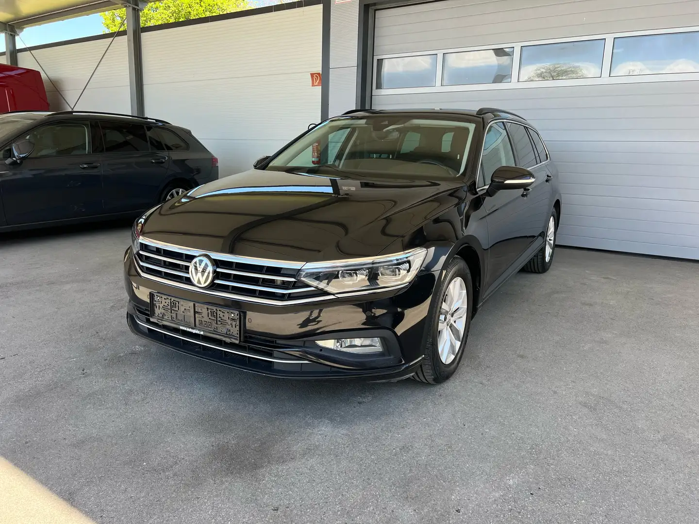 Volkswagen Passat Variant Business 2,0 TDI DSG IQ-LED-MATRIX/NAVI/ASSISTENT Schwarz - 2