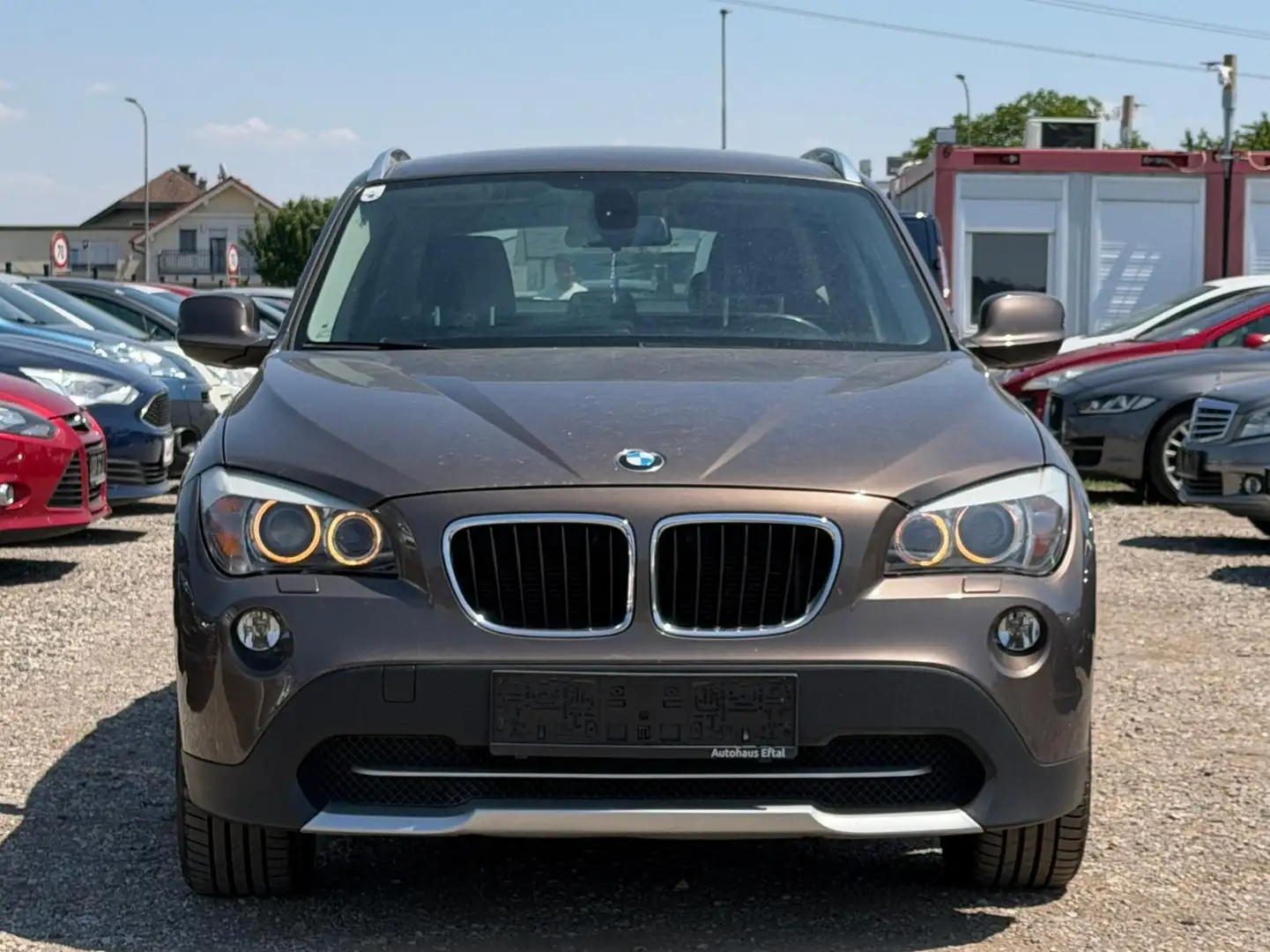 BMW X1 xDrive 18 d Braun - 1