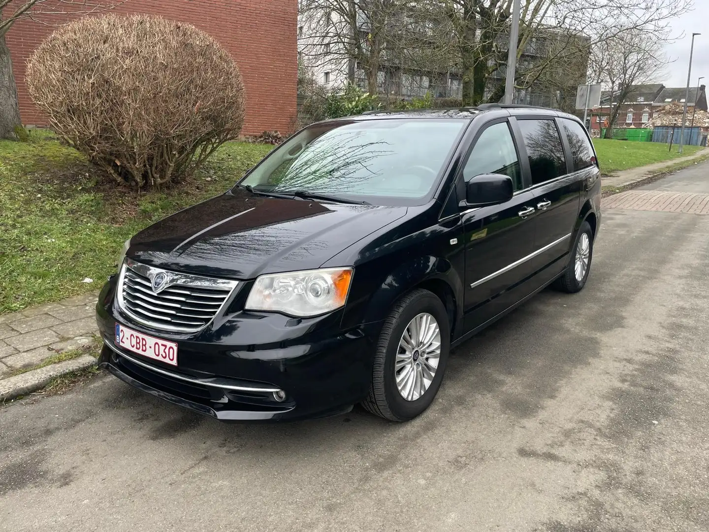 Lancia Voyager 2.8 MultiJet - 1