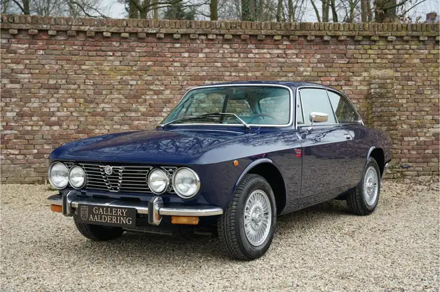 Alfa Romeo GTV 2000 Bertone "Blu Ollandese over Naturale" Finishe