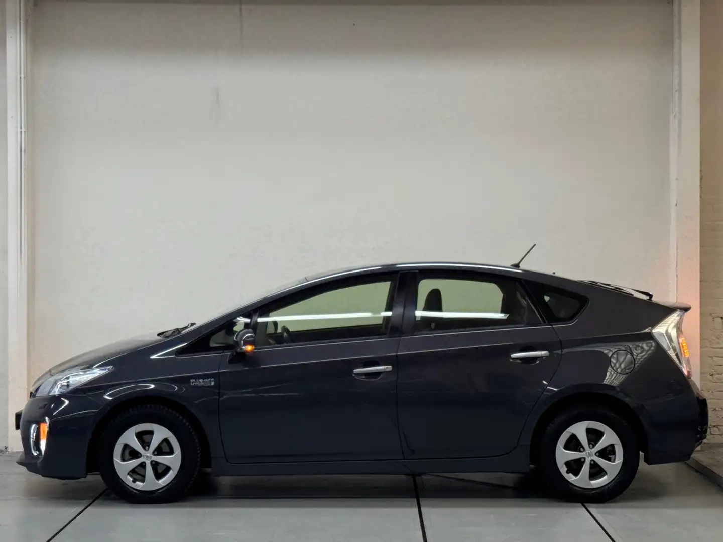 Toyota Prius 1.8 Plug-in Dynamic Business HUD Navi Led Grijs - 2
