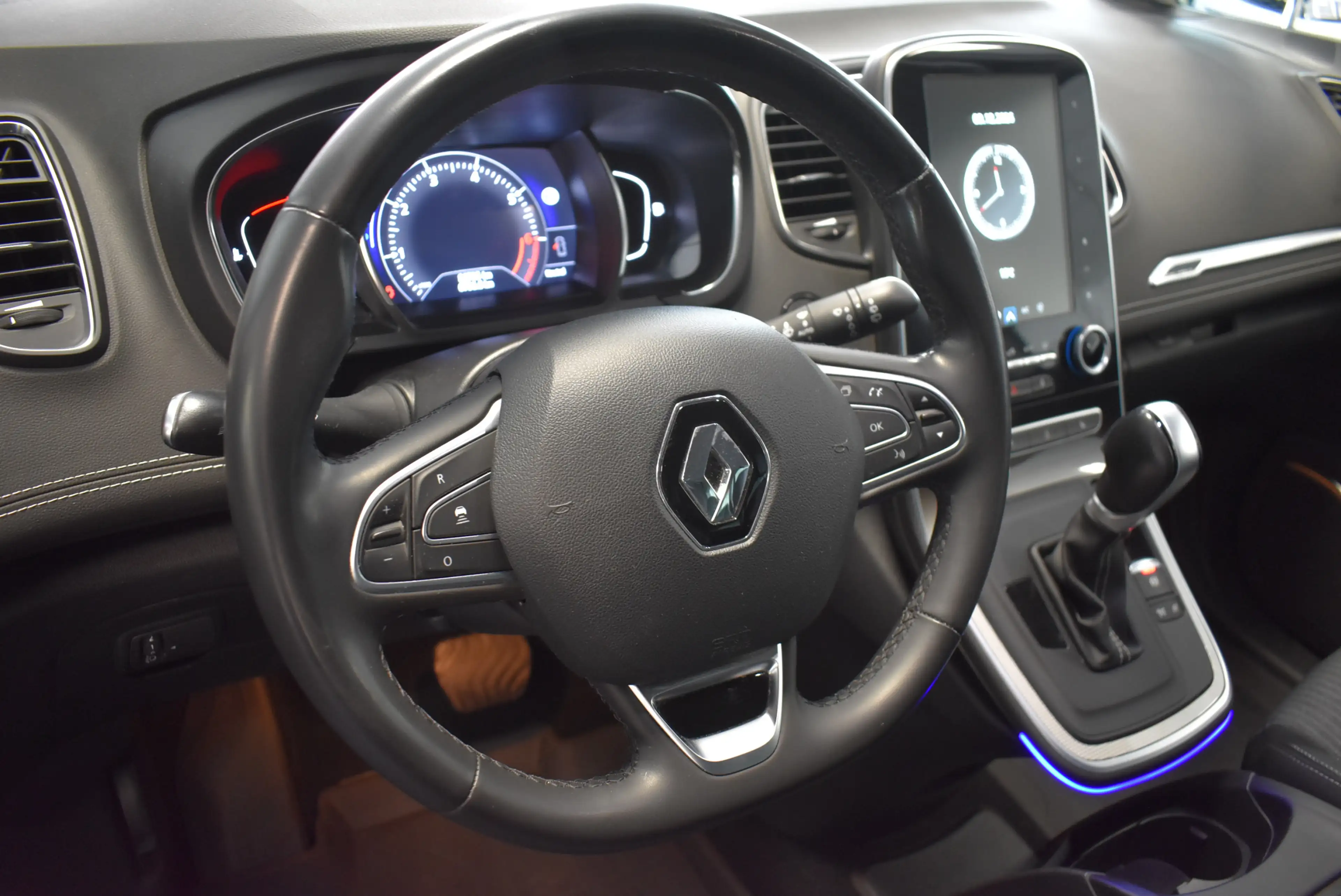 Renault Grand Scenic TCe 160 Intens Aut Navi LED Kamer — photo 12