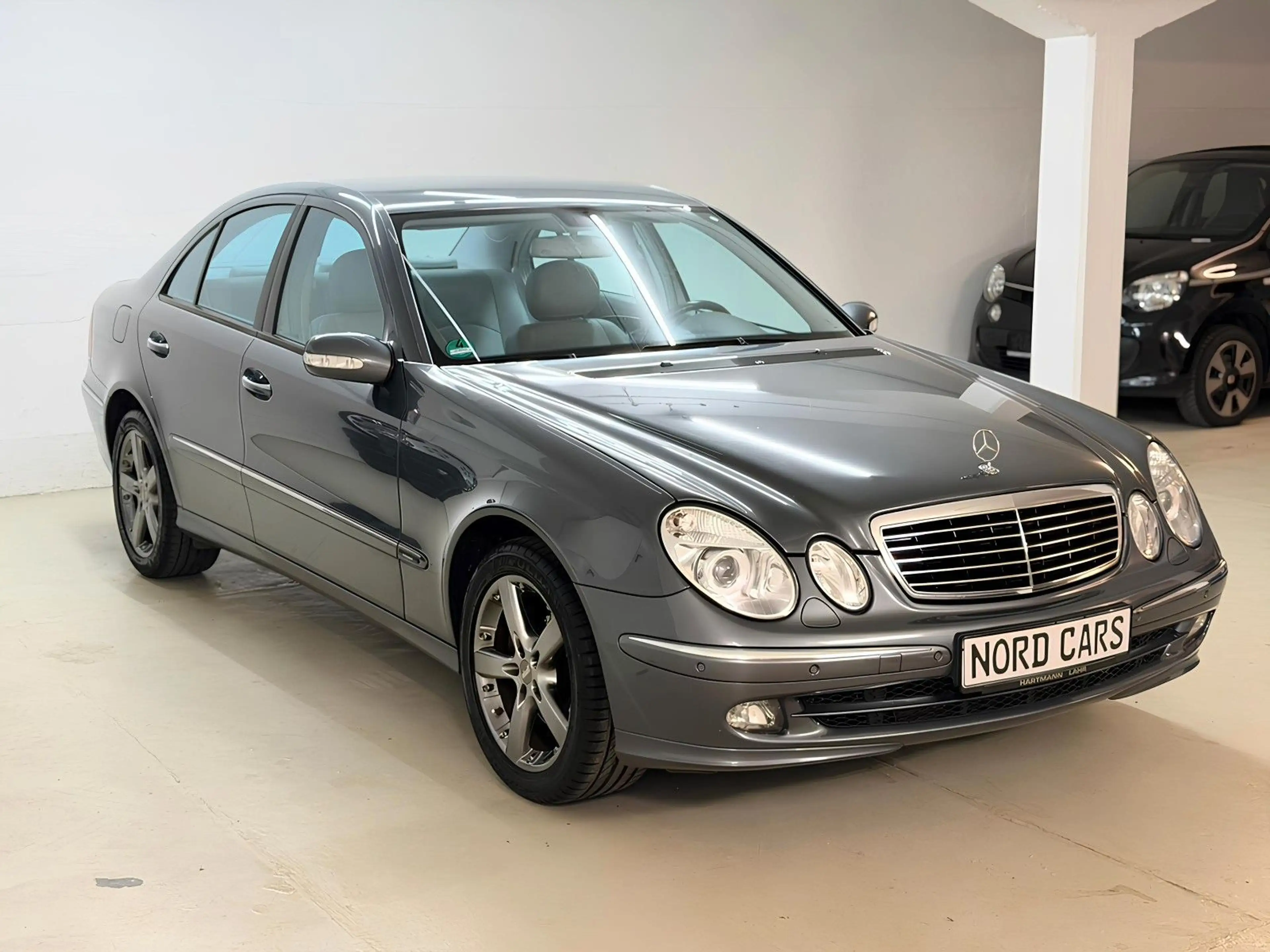 Mercedes-Benz E 350 4Matic V6 *1.HND *XENON *SHZ *AHK *TEMPO — photo 4