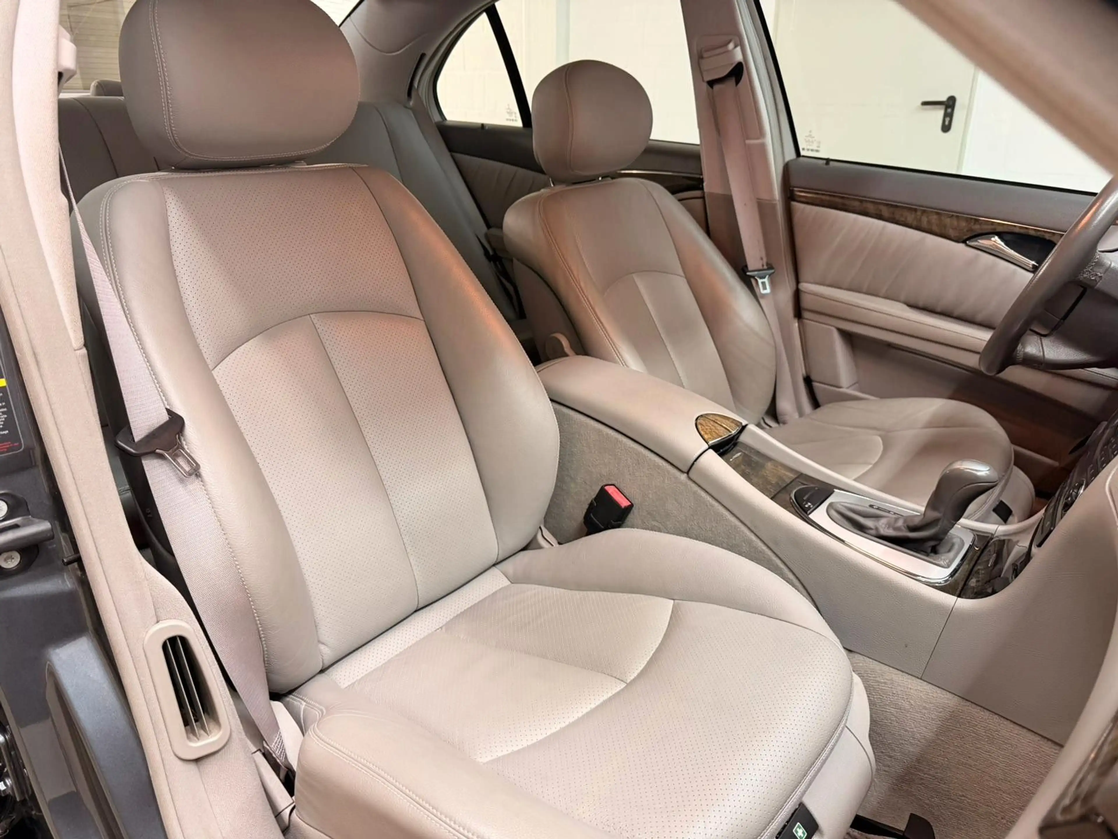 Mercedes-Benz E 350 4Matic V6 *1.HND *XENON *SHZ *AHK *TEMPO — photo 15