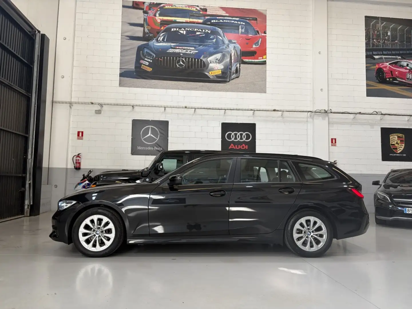 BMW 318 318dA Touring Negro - 1
