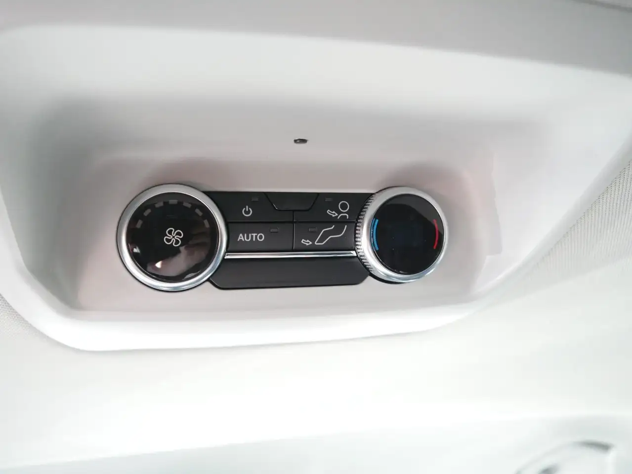 Ford Tourneo Custom 2026 — фото 15