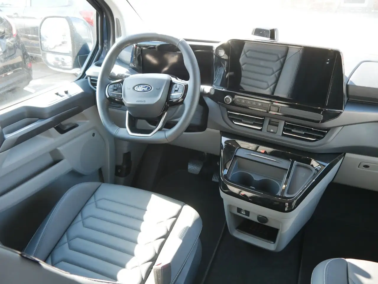 Ford Tourneo Custom 2026 — фото 8