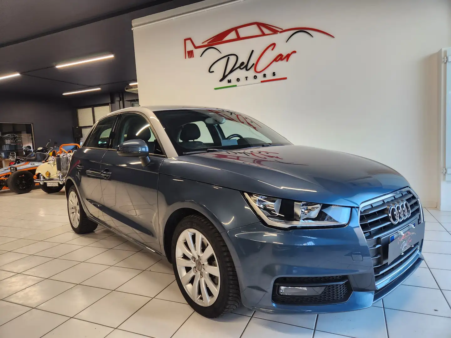 Audi A1 Sportback 1.6 tdi Metal Plus s-tronic Neopatentati Blu/Azzurro - 1