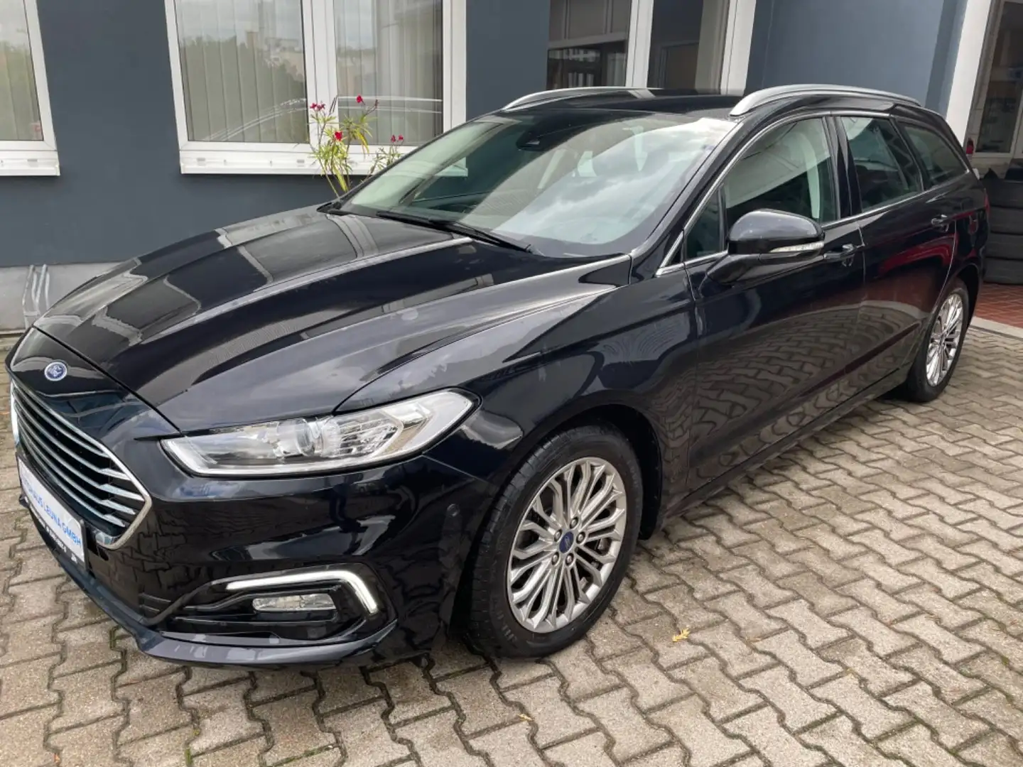 Ford Mondeo Kombi Titanium TDCi150 Auto Nav/WiPa/LMF Schwarz - 1