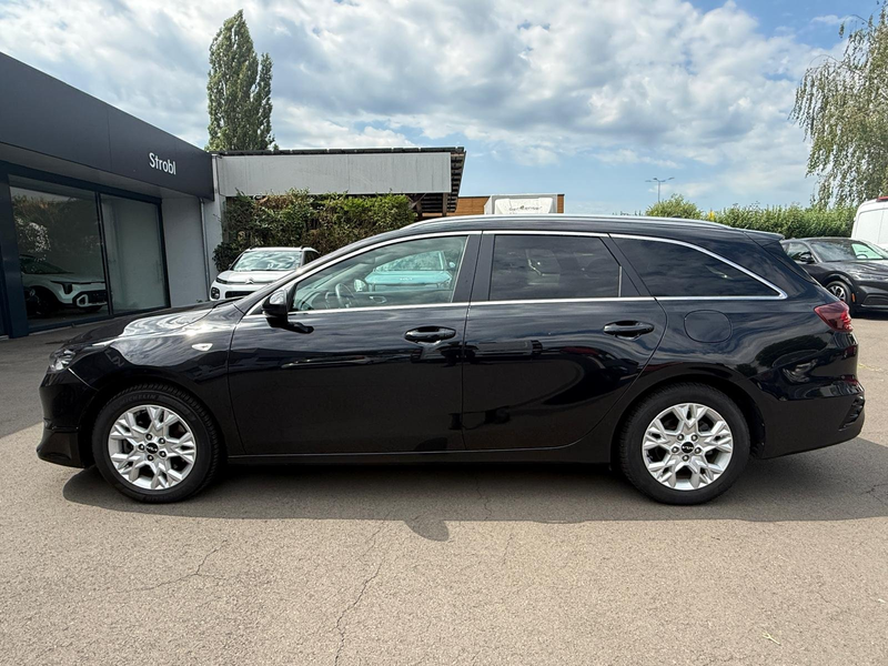 Kia Ceed SW / cee'd SW 1,6 CRDi Silber 48V DCT *Automatik* — photo 2