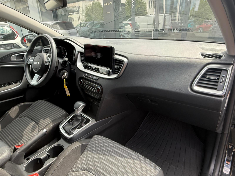 Kia Ceed SW / cee'd SW 1,6 CRDi Silber 48V DCT *Automatik* — photo 7