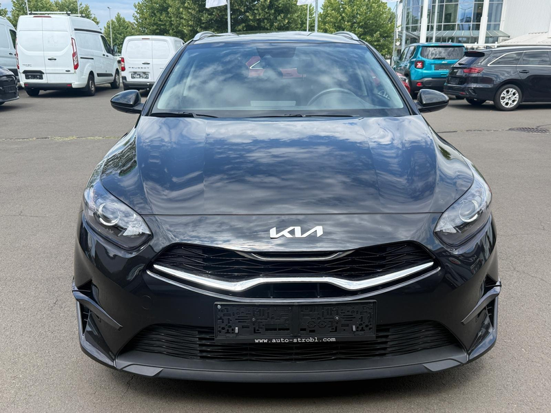 Kia Ceed SW / cee'd SW 1,6 CRDi Silber 48V DCT *Automatik* — photo 4