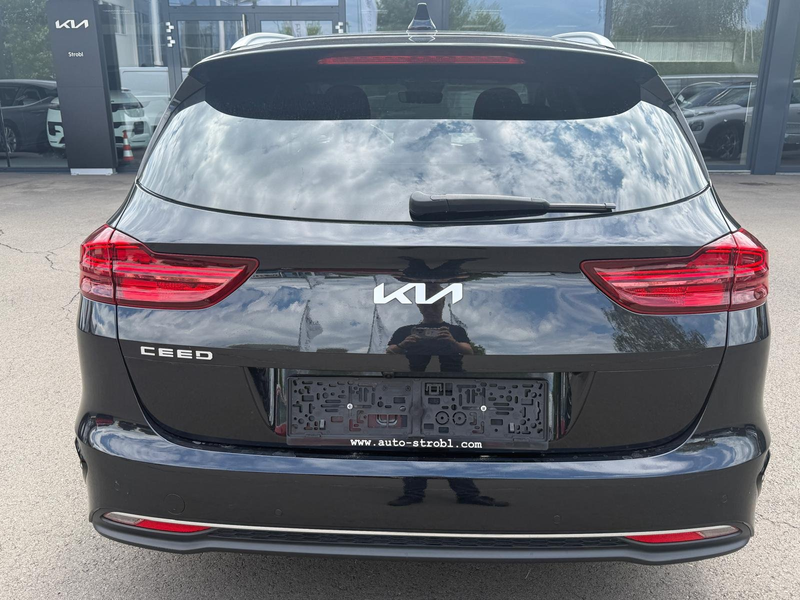 Kia Ceed SW / cee'd SW 1,6 CRDi Silber 48V DCT *Automatik* — photo 5