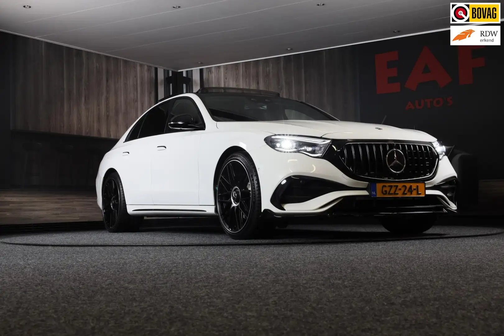 Mercedes-Benz E 300 e AMG 63 Look / HYPERSCREEN / Acc / Lane Assist / Blanc - 1