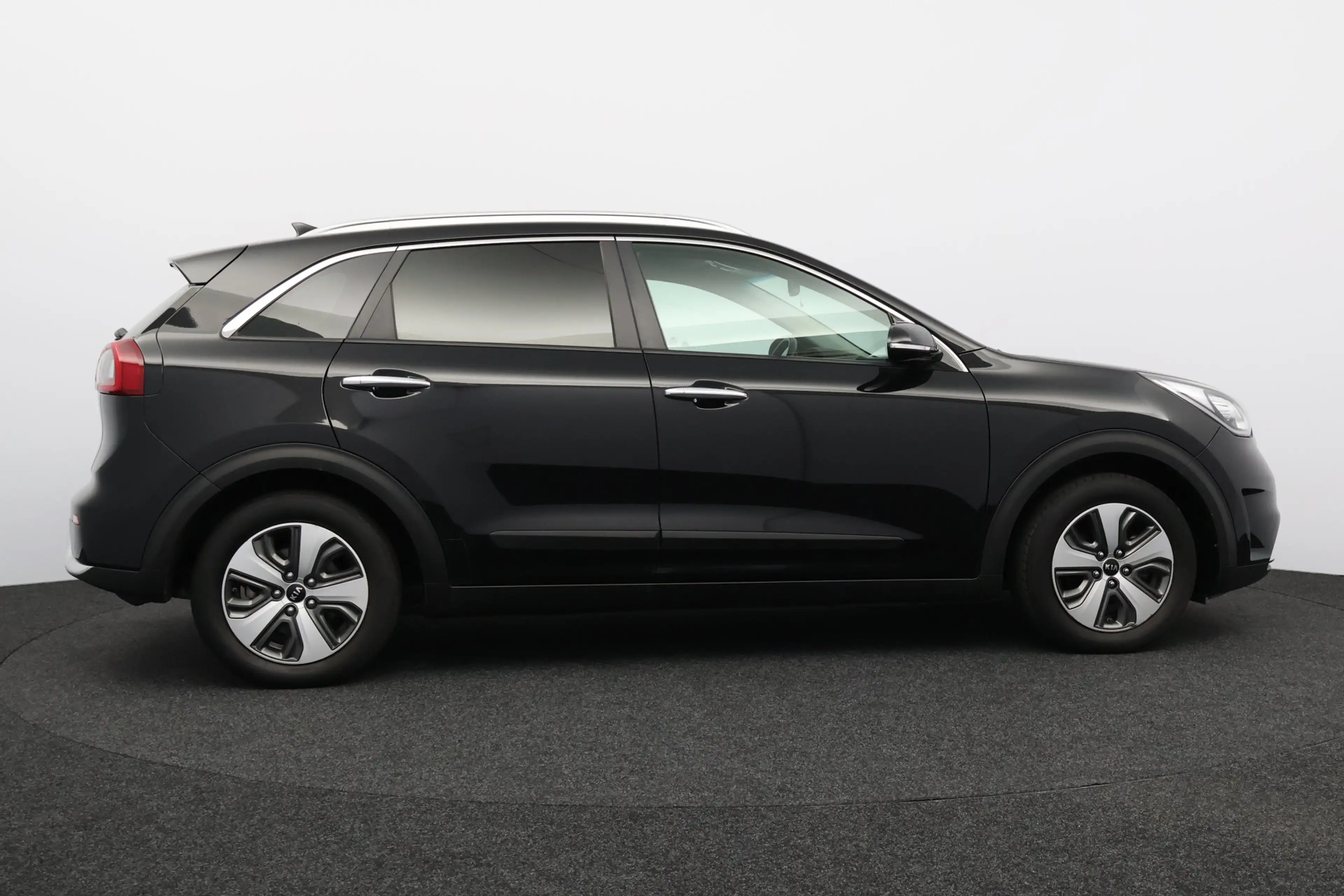 Kia Niro 1.6 GDi Hybrid DynamicLine/ Automaat/ Half-Leder/ — photo 13