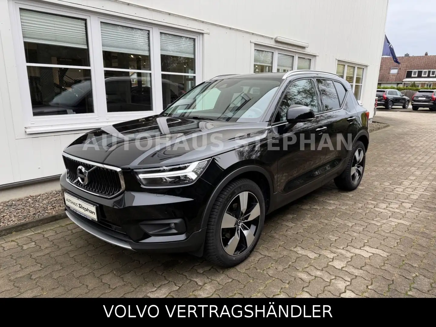 Volvo XC40 T3 Automatik  Momentum Pro AHK GARANTIE Schwarz - 1