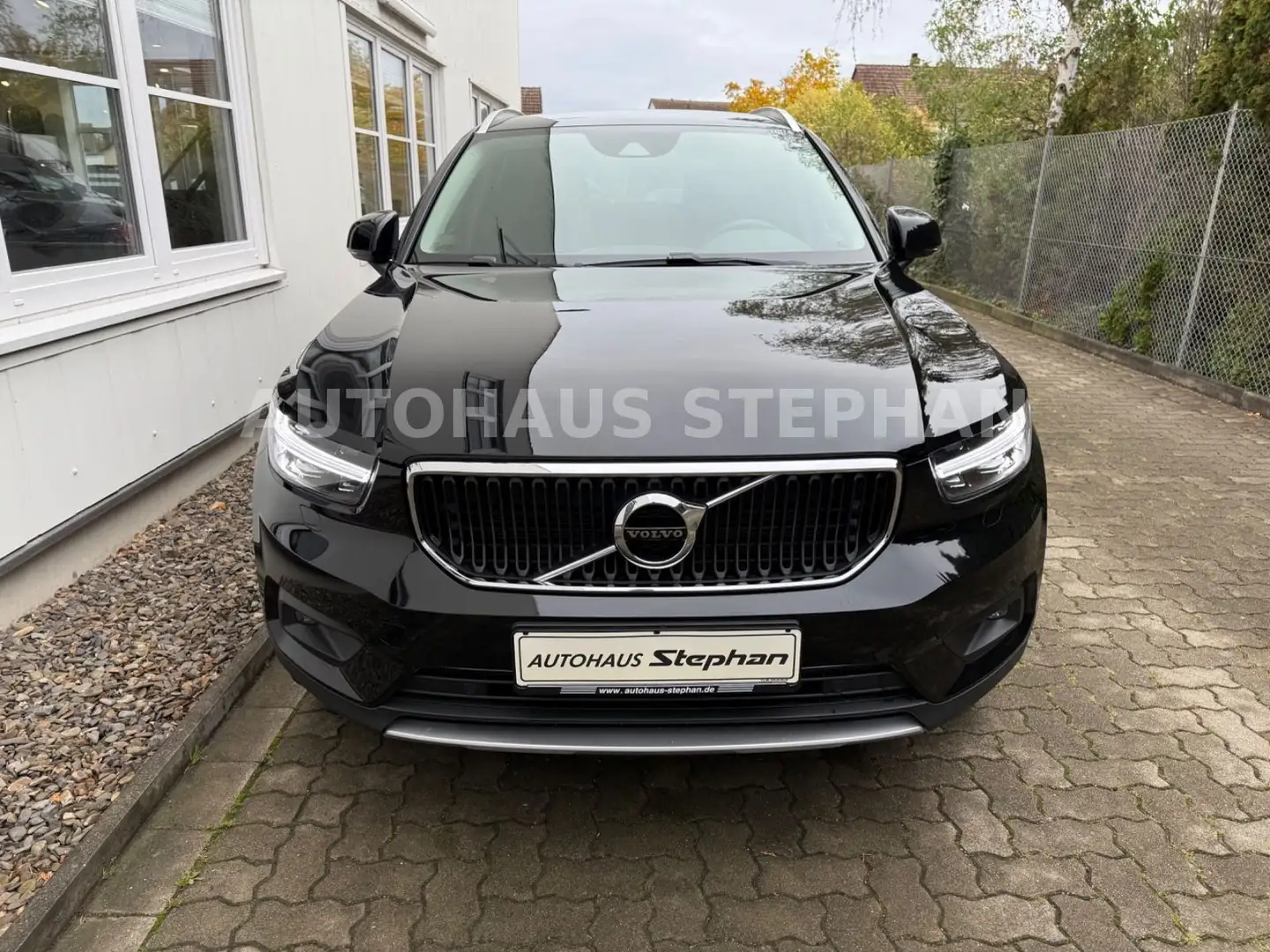 Volvo XC40 T3 Automatik  Momentum Pro AHK GARANTIE Schwarz - 2