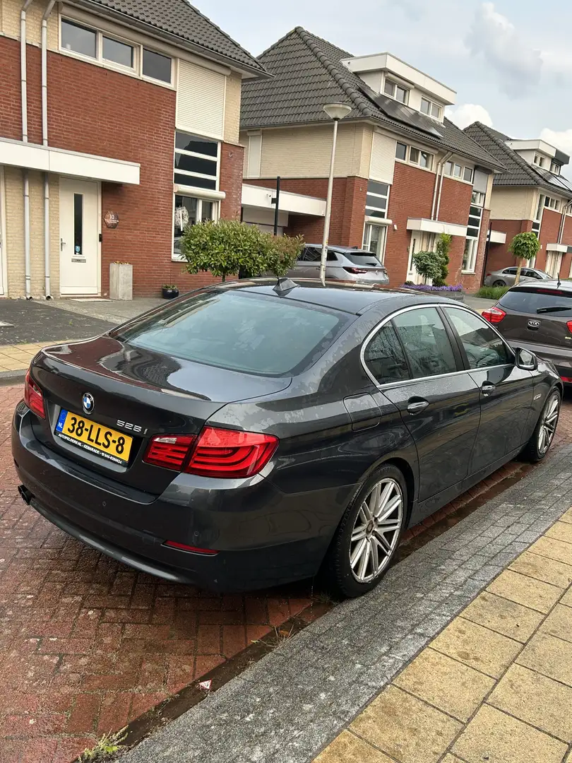 BMW 528 Executive Grijs - 2