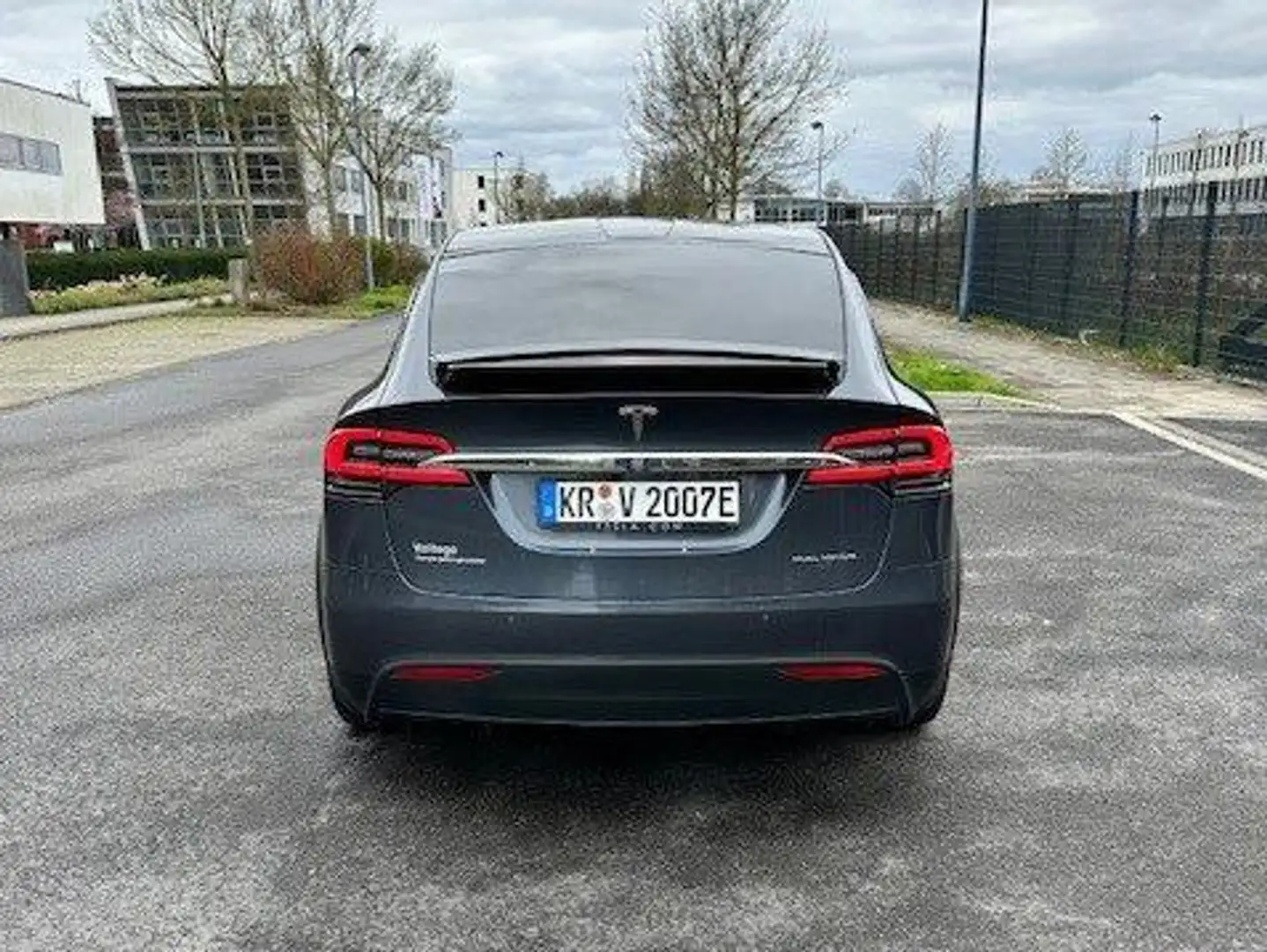 Tesla Model X Model X Maximale Reichweite srebrna - 2