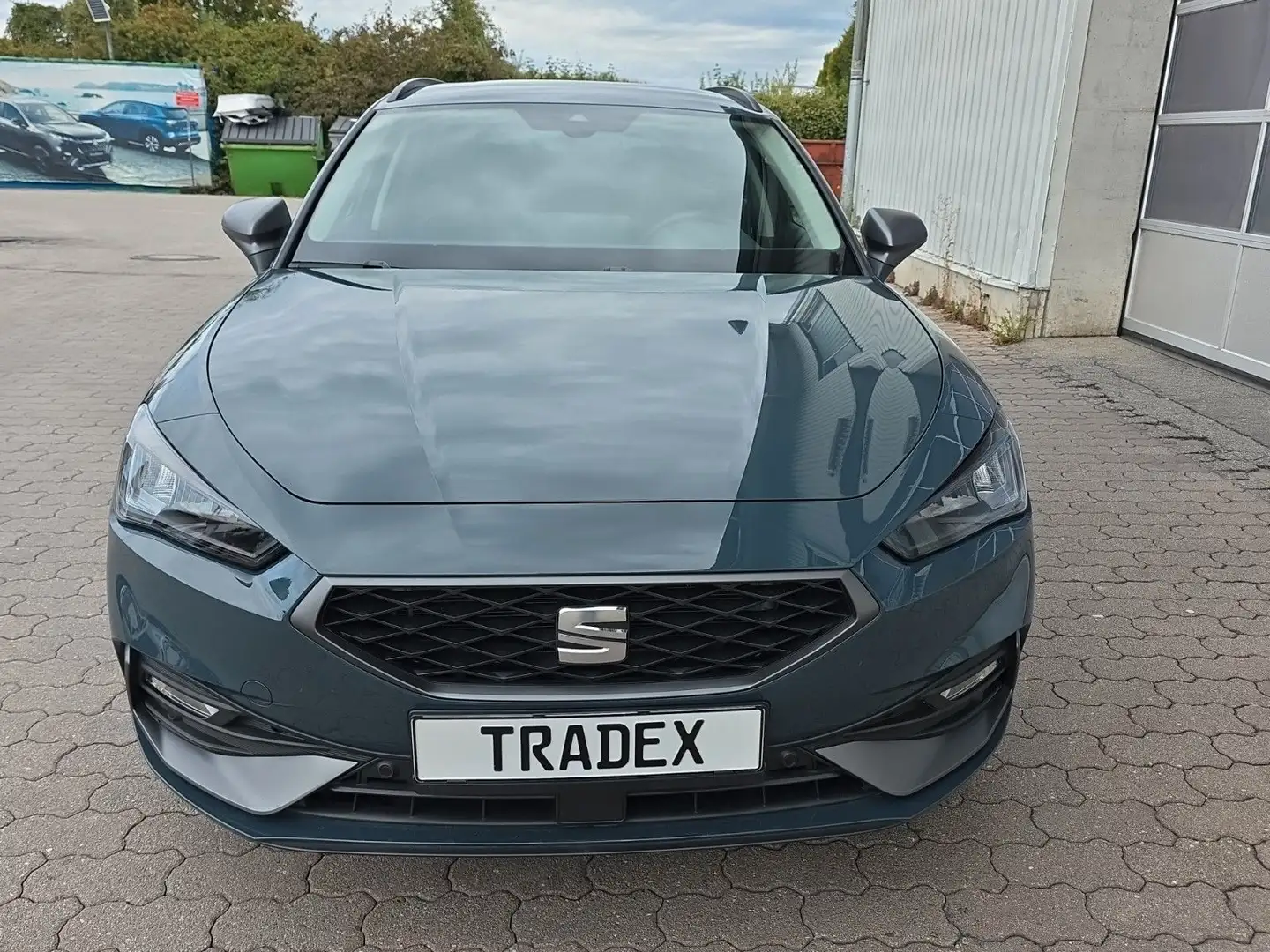 SEAT Leon Sportstourer 1.5 e-Hybrid 150 kW FR Blau - 2